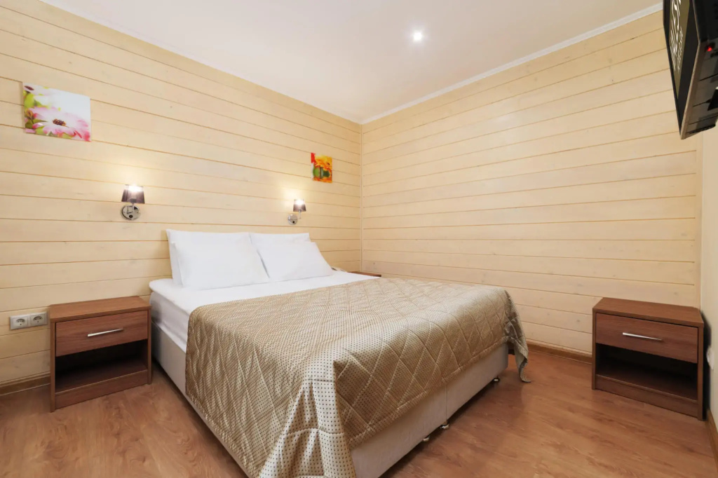 Comfort small Light Double room (full double bed)