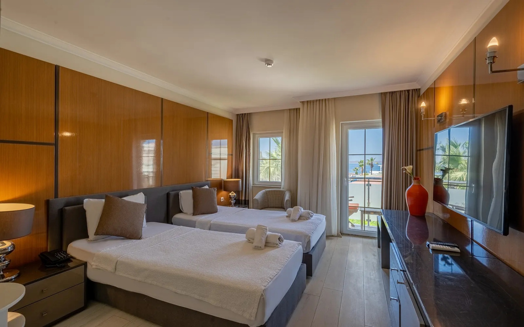Standard Triple room with balcony