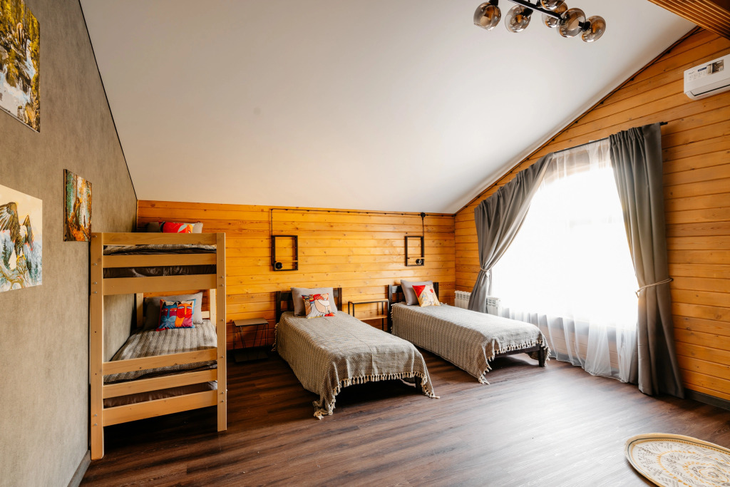 Четырёхместный коттедж Deluxe в Винни-Вилла