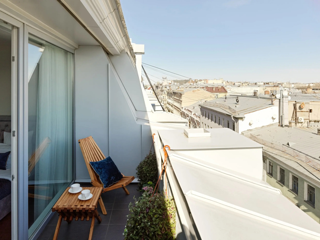 Апартаменты Minin Apartments Мансарда с двумя балконами на Невском 80 кв.м. — фото