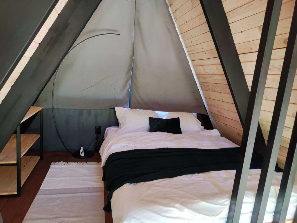 Шале двухэтажный А-фрейм с панорамным остеклением и террасой - фото 10