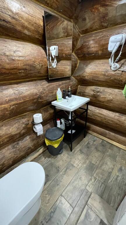 Четырёхместный номер №4 с красивым видом из окна в Дубки