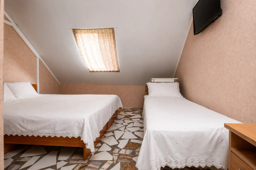 Standard room with courtyard view