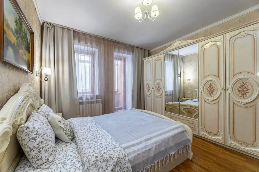 Квартира Трехкомнатная с изолированными комнатами около Кремля — фото