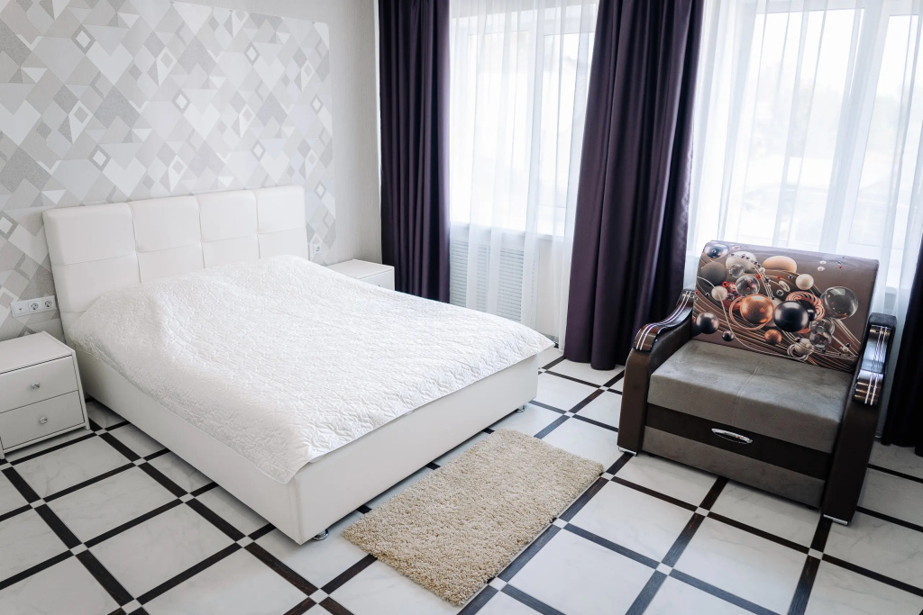 Large with armchair bed Double room (full double bed)
