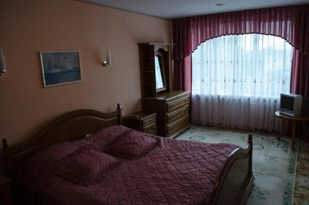 2 rooms Double Suite (full double bed)