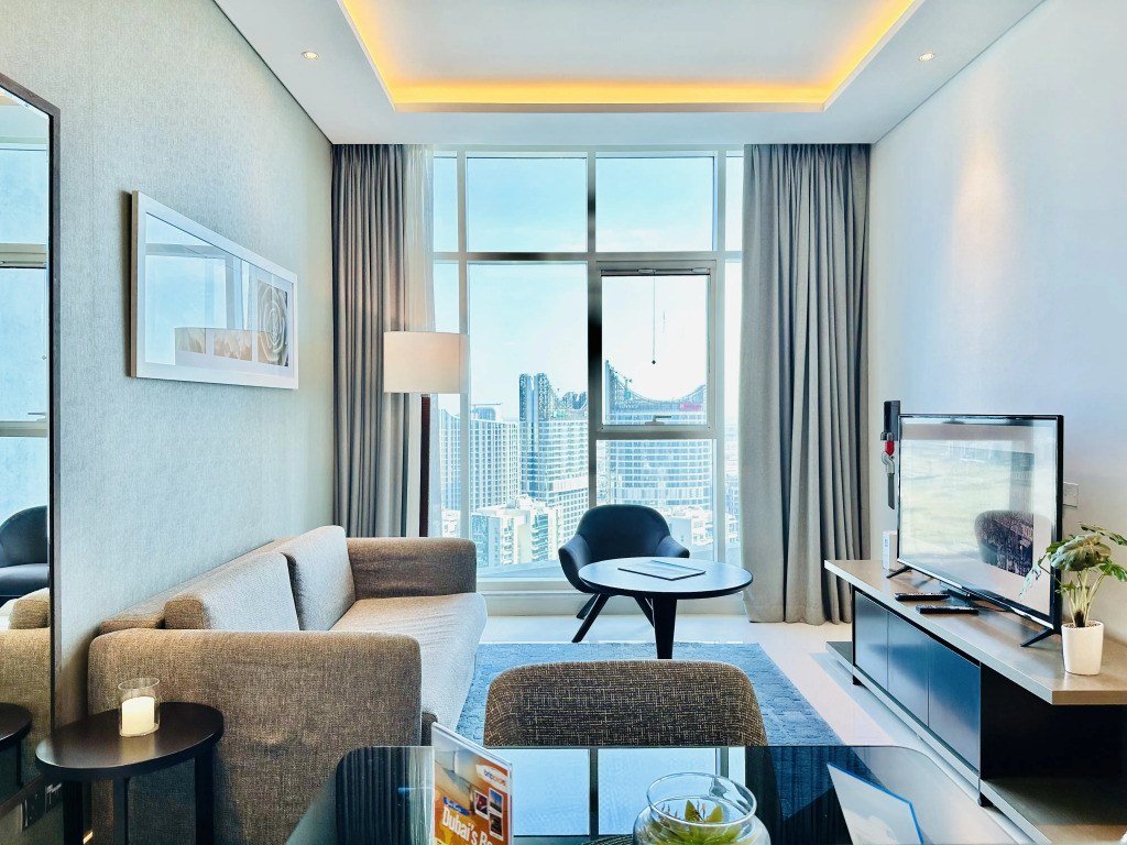 Vserve Stylish Specious 1 Br With Canal View Apartments