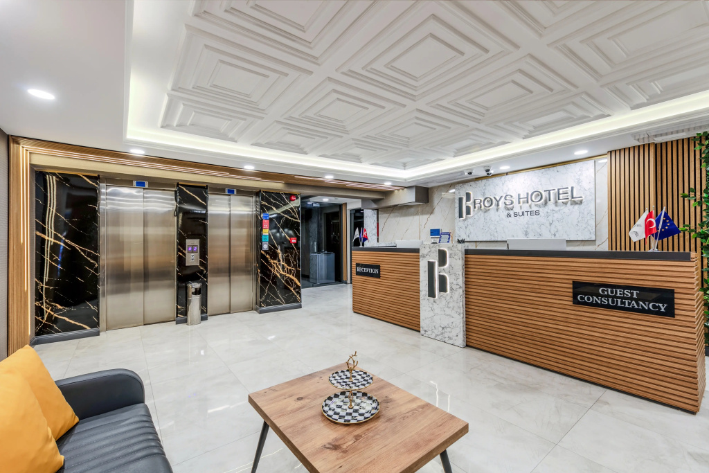 Отель Roys Hotel & Suites — фото