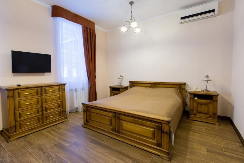 Superior Double room with city view (full double bed)