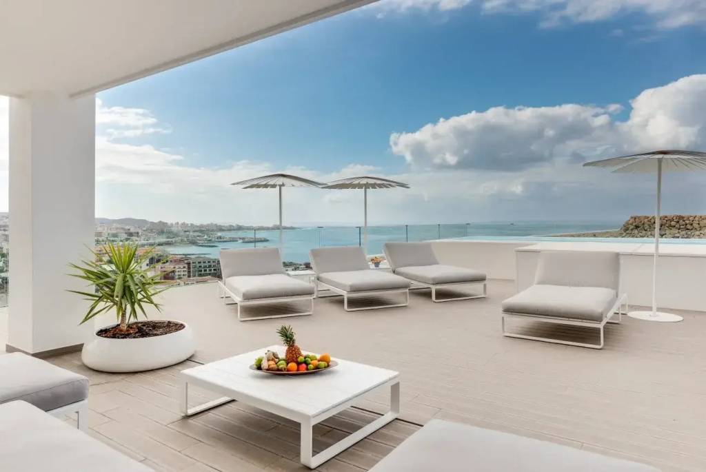 4 Bedrooms Extra Large Room Euphoria Infinity Penthouse with partial sea view