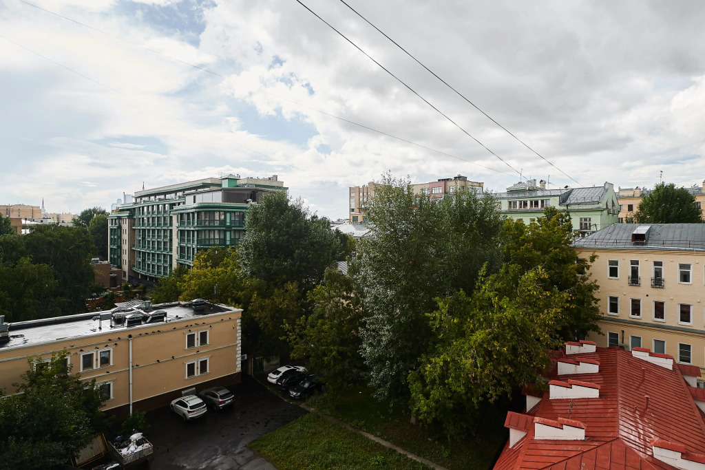 Квартира GM Apartments Двухуровневая с мансардой у Патриарших Прудов