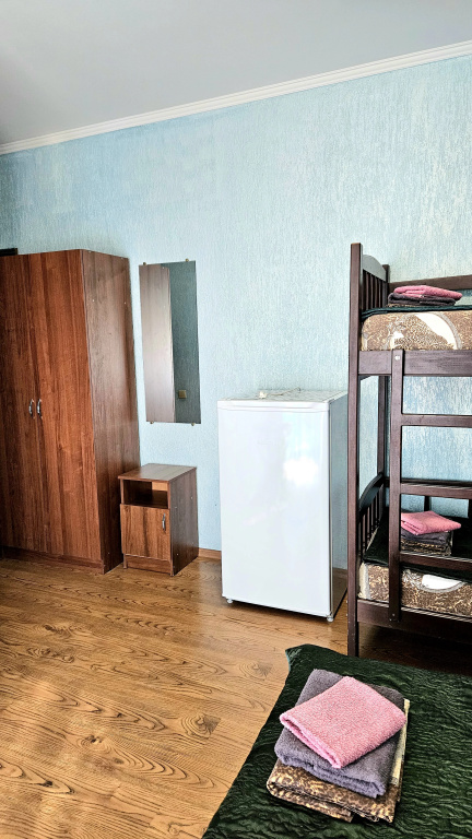 Четырёхместный семейный номер Standard с балконом и с видом на город в Жемчуг village