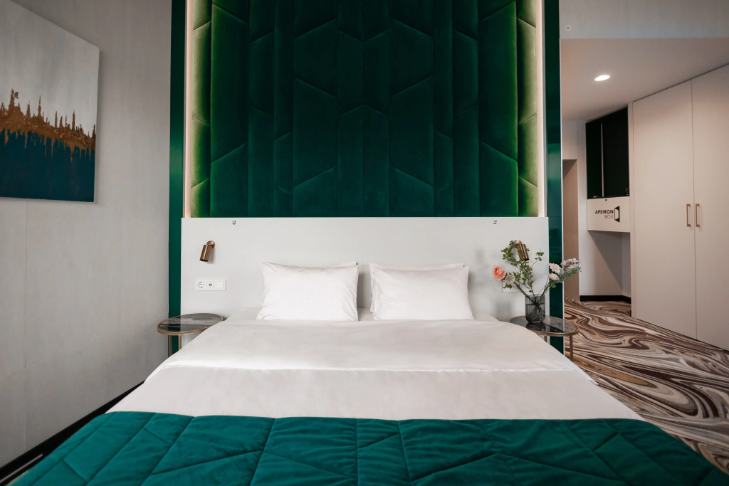 Double Suite with view (full double bed)