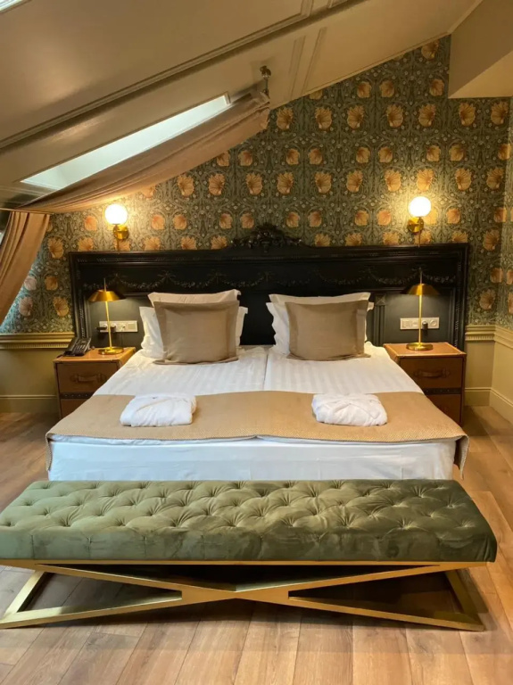 Double Suite (full double bed)