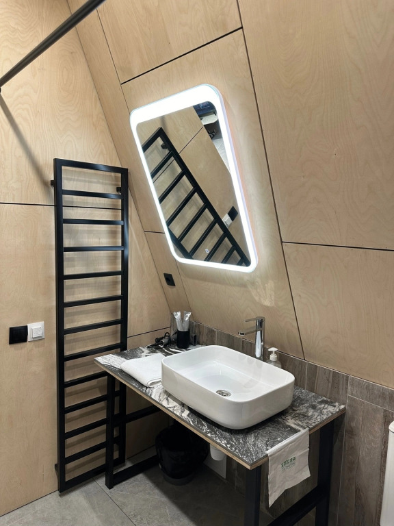 Коттедж с балконом и с красивым видом из окна в Koban Spa Resort