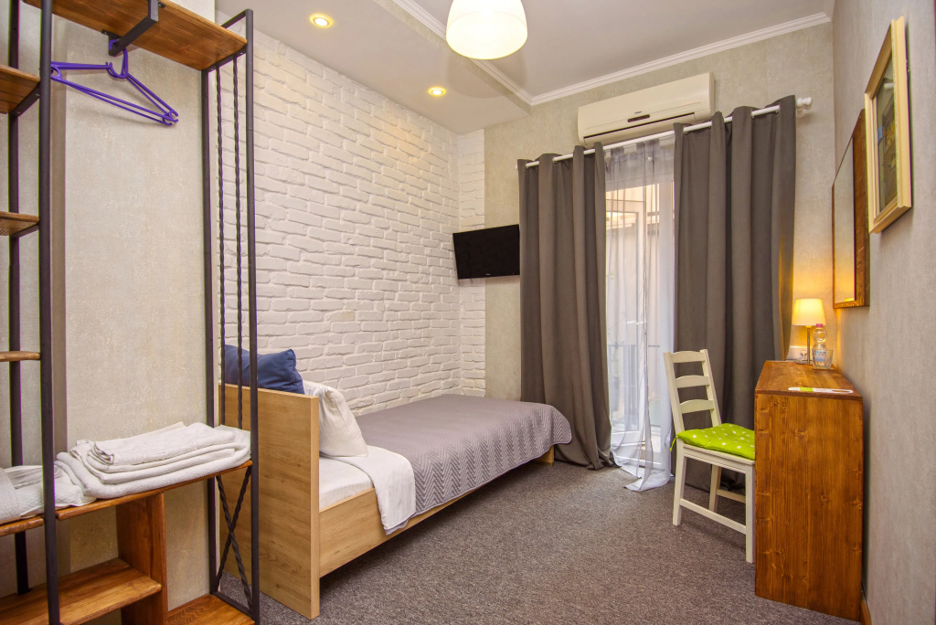Economy room