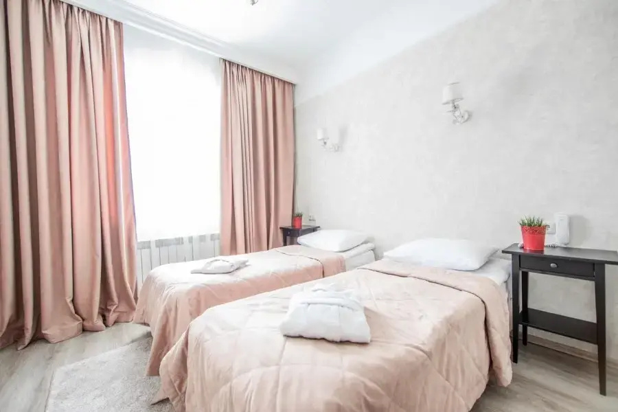 Gravor Hotel Room Type - Double Suite twin beds