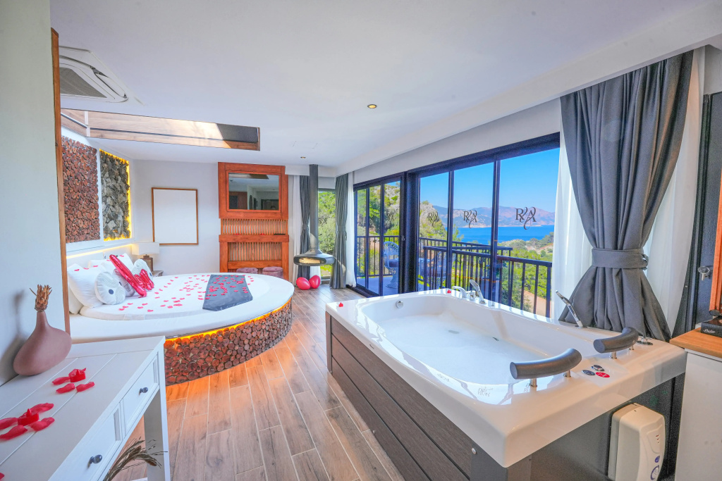 Honeymoon Suite