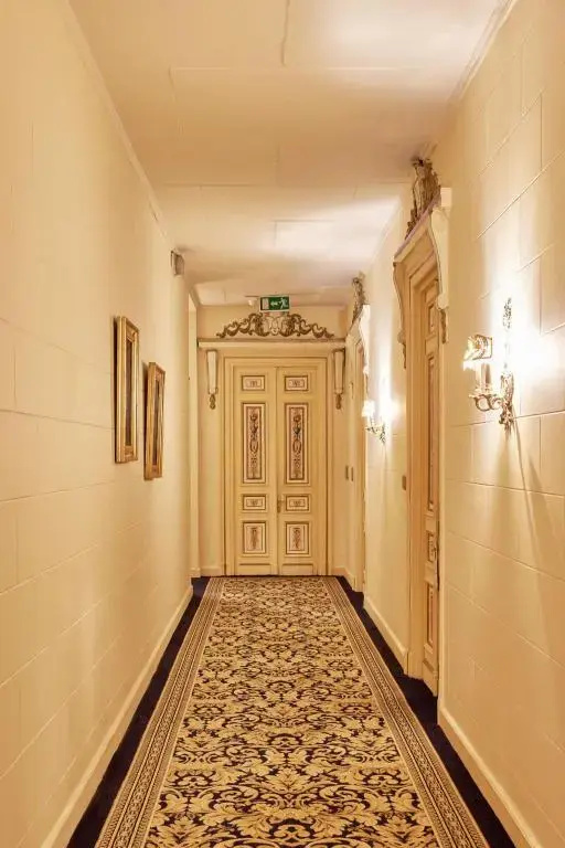 Lobby & Reception
