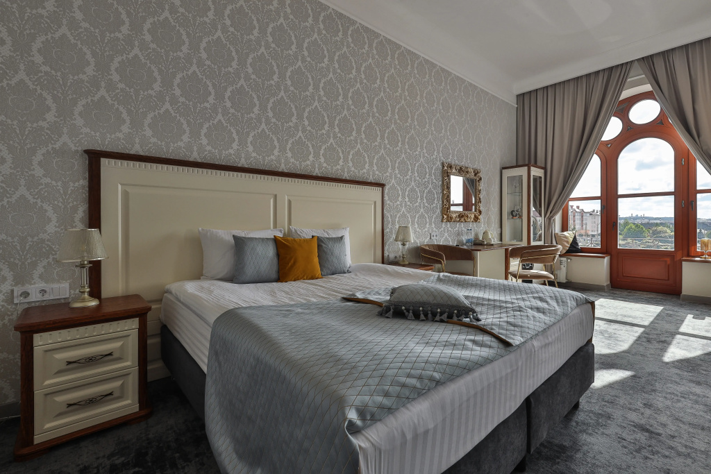 Deluxe Double room (full double bed)