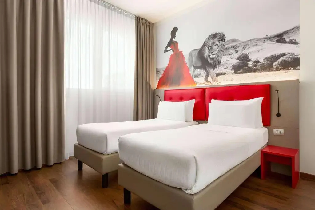 Comfort Accessible Double room (full double bed)