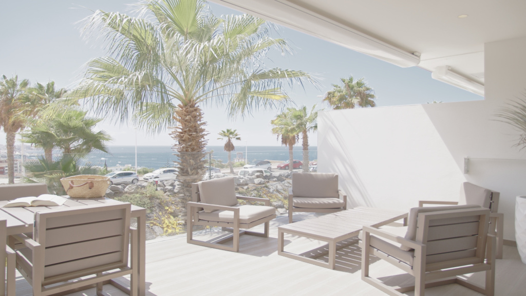 2 Bedrooms Lago Serenity Suite with partial sea view