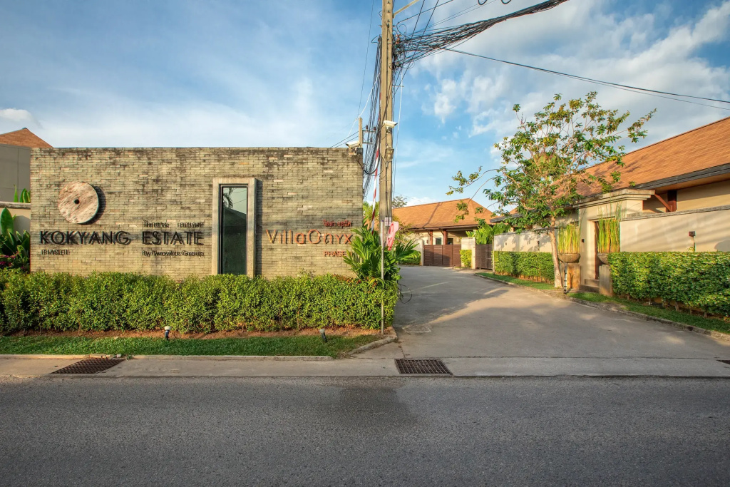 Buton 3 BR, Private Pool, Nai Harn Beach Villa