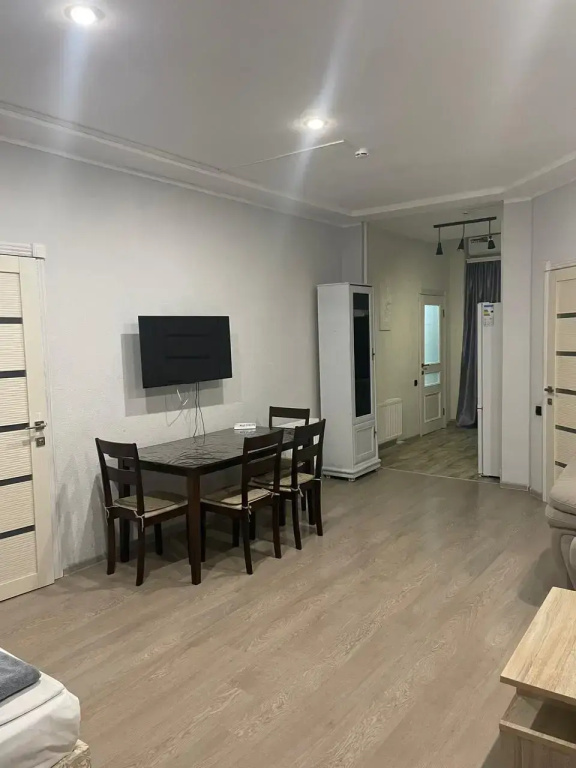 3 Bedrooms Apartment