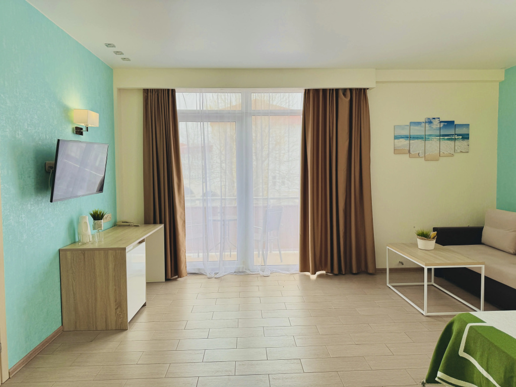 2 Bedrooms Standard Sextuple Family room with balcony and beachfront