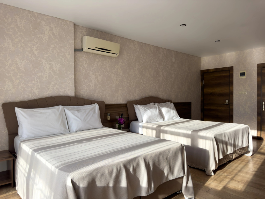 Четырёхместный Сьют c 1 комнатой с балконом и с видом на море в Aimara