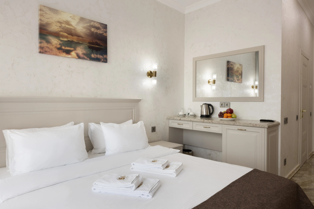 Standard Double room with balcony (full double bed)