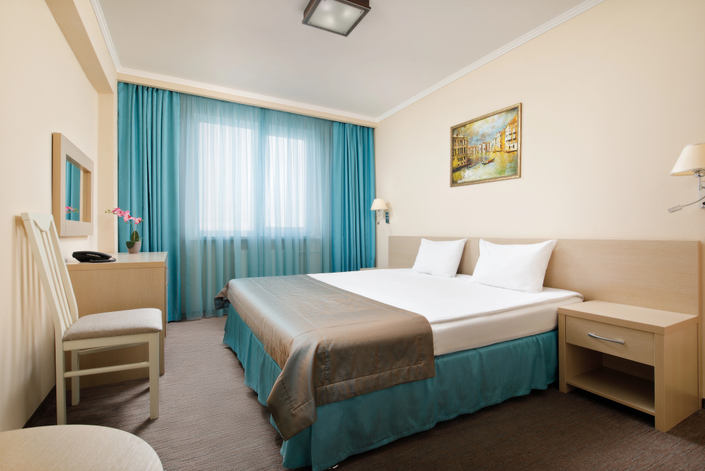Comfort Double room with city view (full double bed)