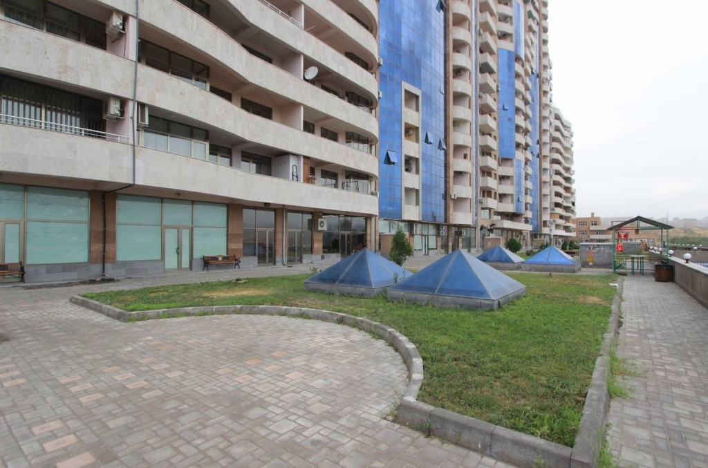 Na Tsitsernakaberda 1/2 Apartments