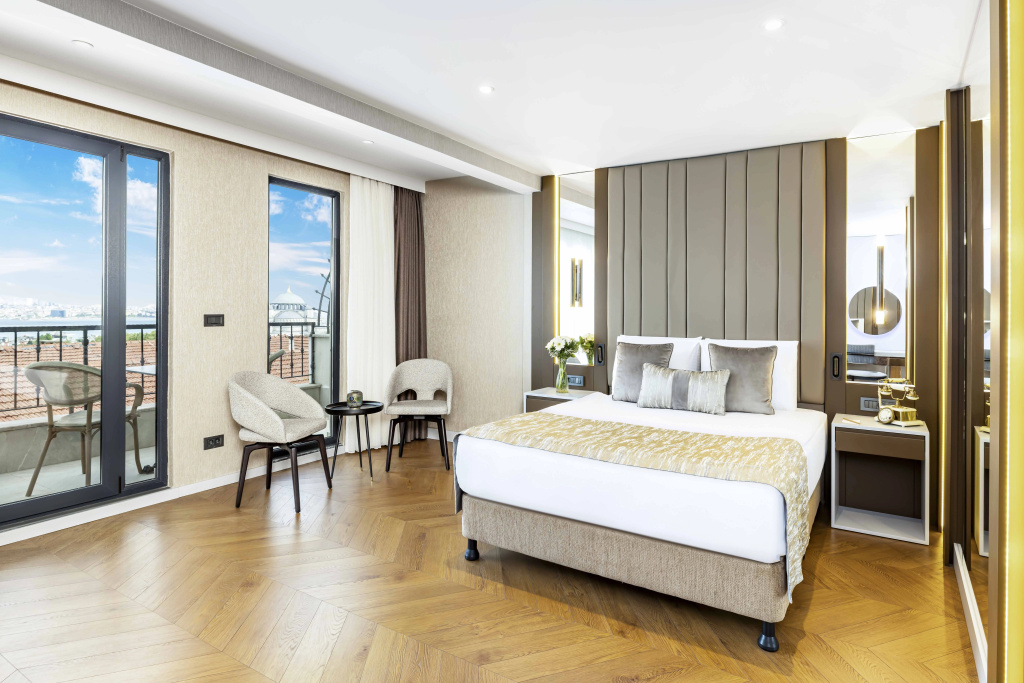 Deluxe Double Suite (full double bed)