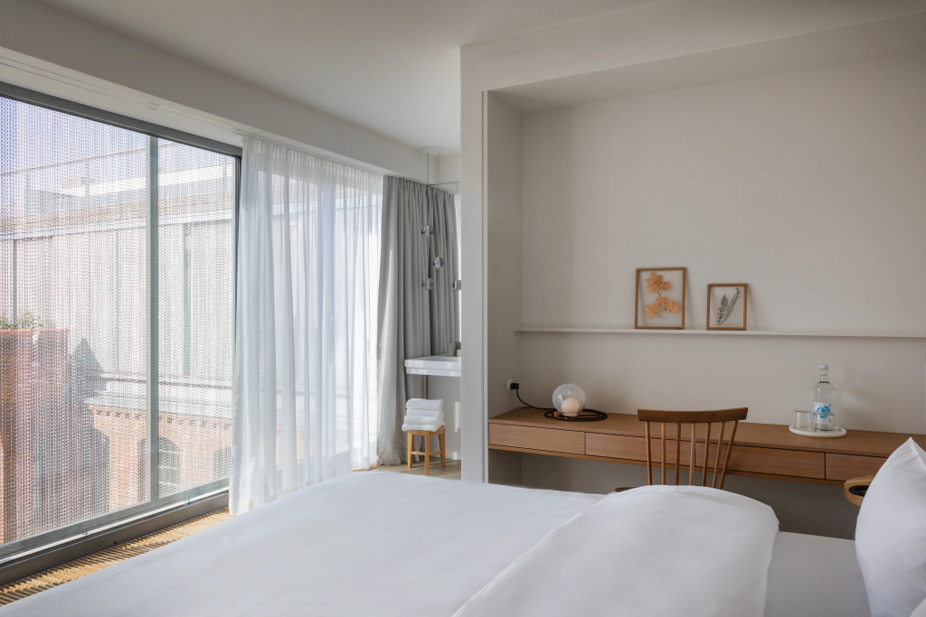 Compact Double Suite (full double bed)