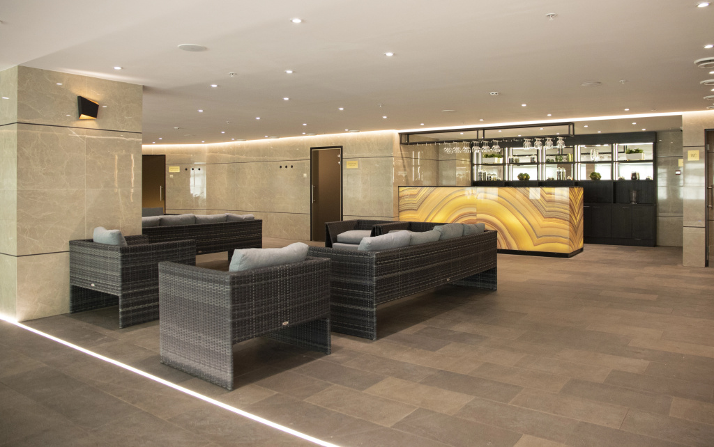 Lobby & Reception