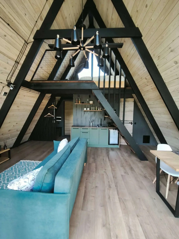 Шале двухэтажный А-фрейм с панорамным остеклением и террасой - фото 2