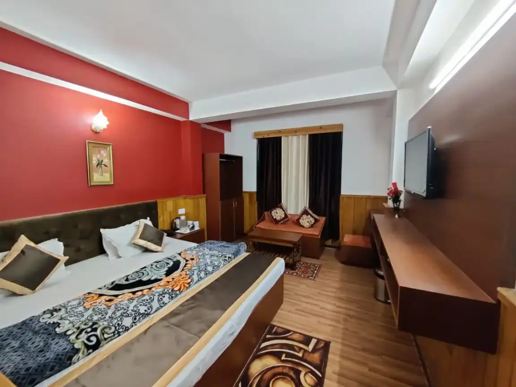 Deluxe room with balcony and with view