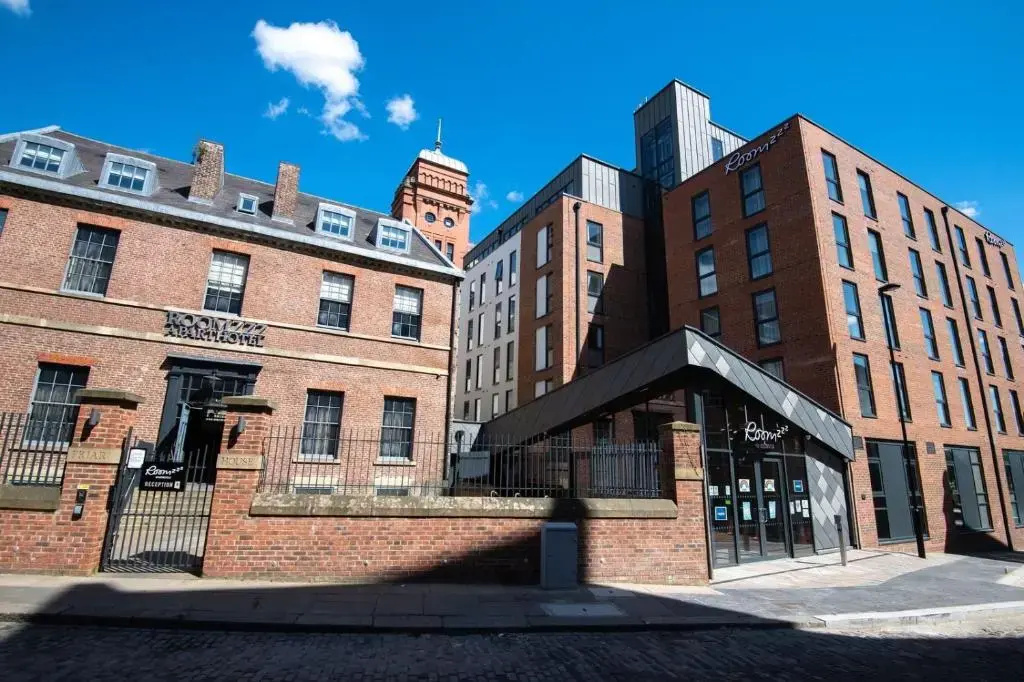 Roomzzz Newcastle Apartment Hotel