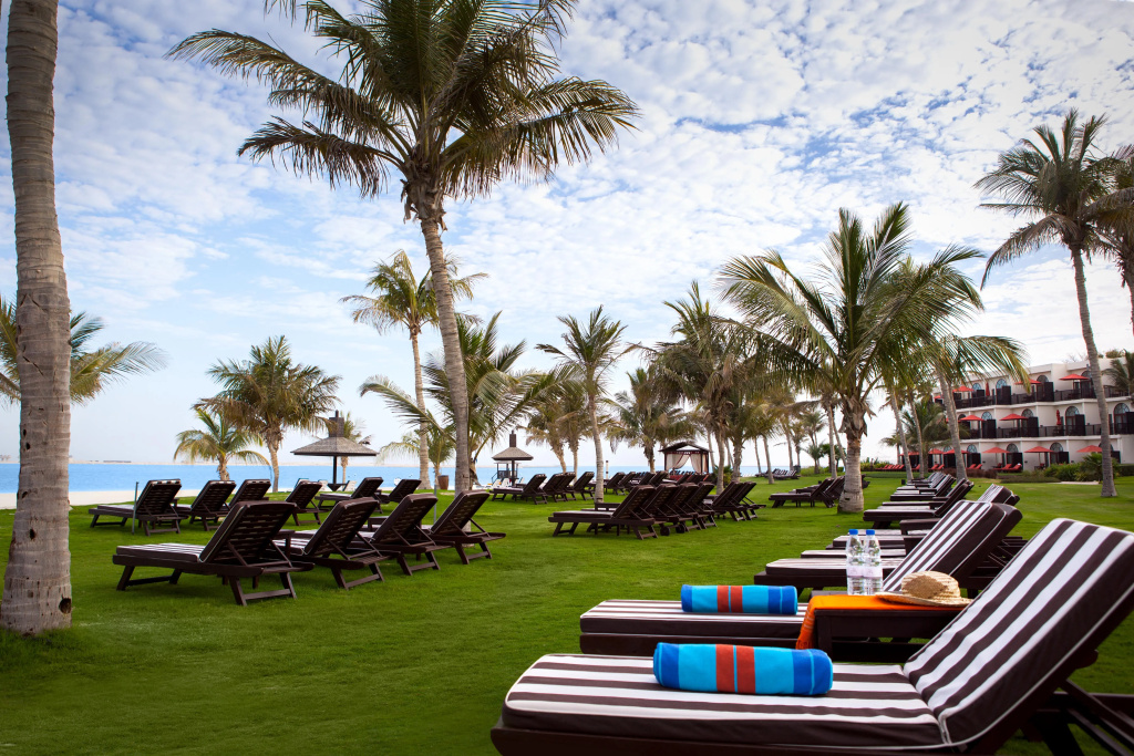 Курортный отель JA The Resort - JA Beach Hotel — фото
