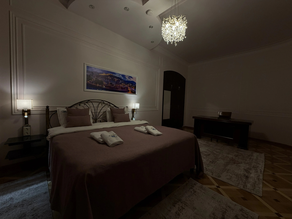 Jacuzzi Double Suite with balcony and with view (full double bed)