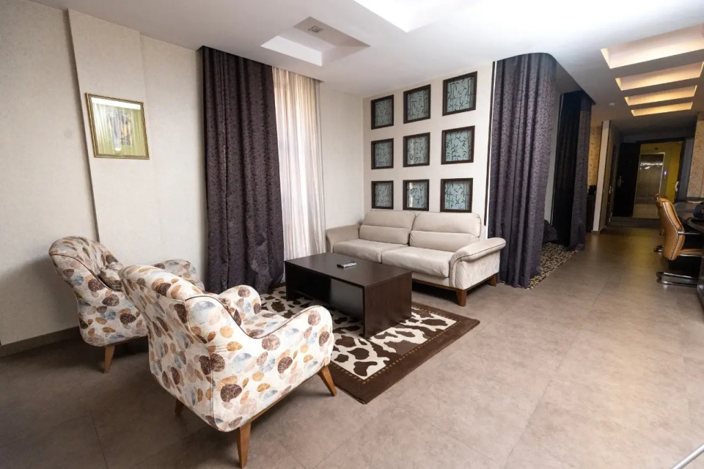 Double Junior Suite (full double bed)