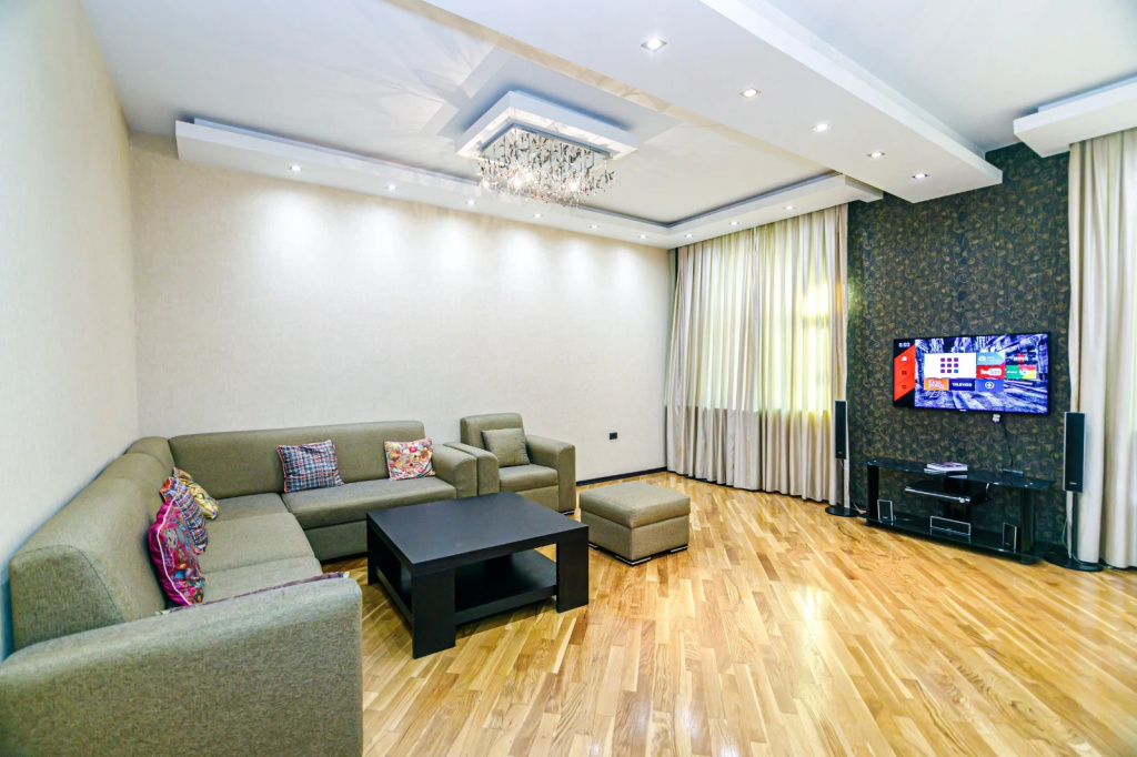 Отель Апартаменты LUX Apartment Nizami street 73 в Баку