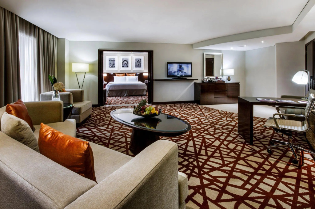 Crowne Plaza Dubai - Deira, an IHG Hotel — фото