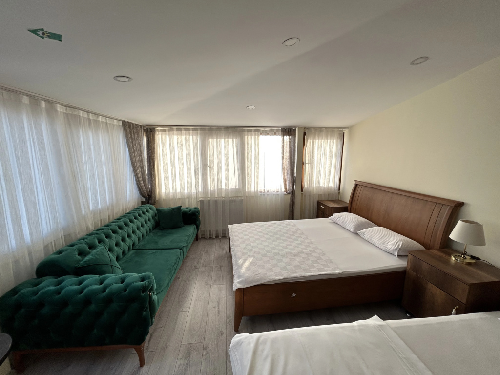 Deluxe Family room with view