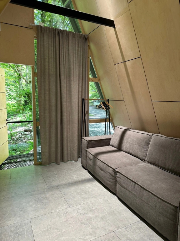 Четырёхместный коттедж с красивым видом из окна в Koban Spa Resort