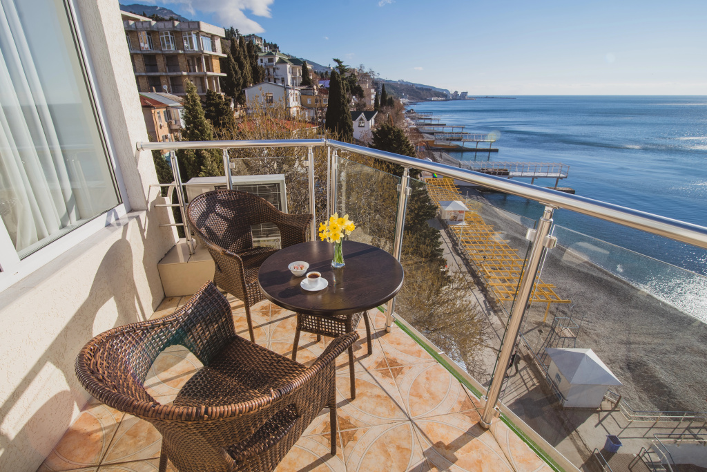 Comfort Double room with balcony and with sea view (full double bed)
