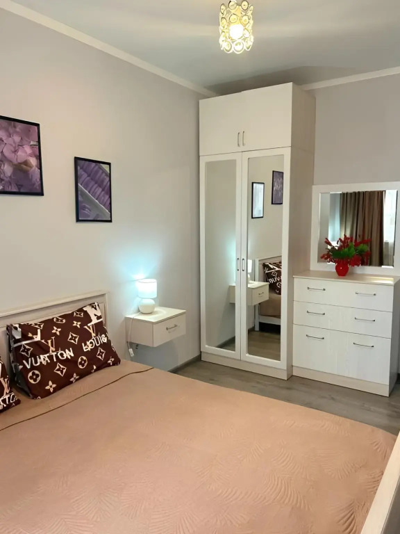 Квартира Уютная просторная Евродвушка с видом на гору - фото 3