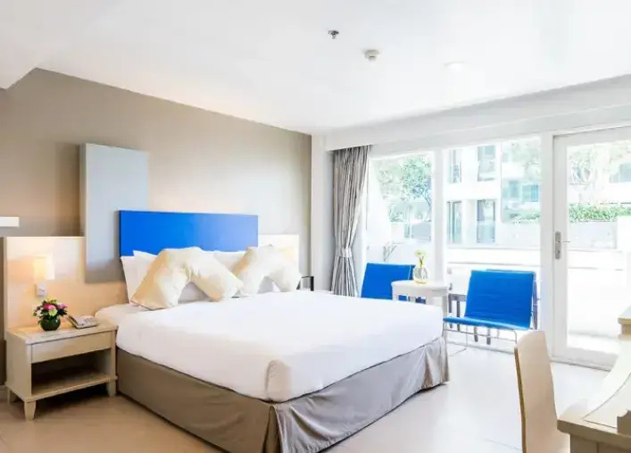 Double Family Suite with balcony (full double bed)