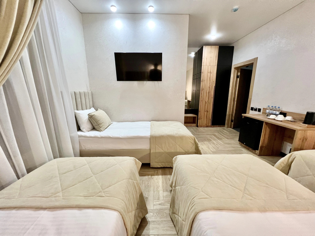 Tash Maral Hotel Room Type - Comfort Quadruple room with mountain view
